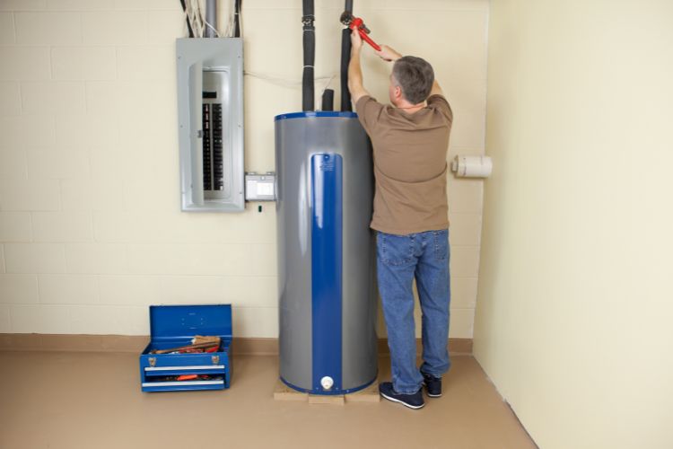 can hot water heaters be transported laying down