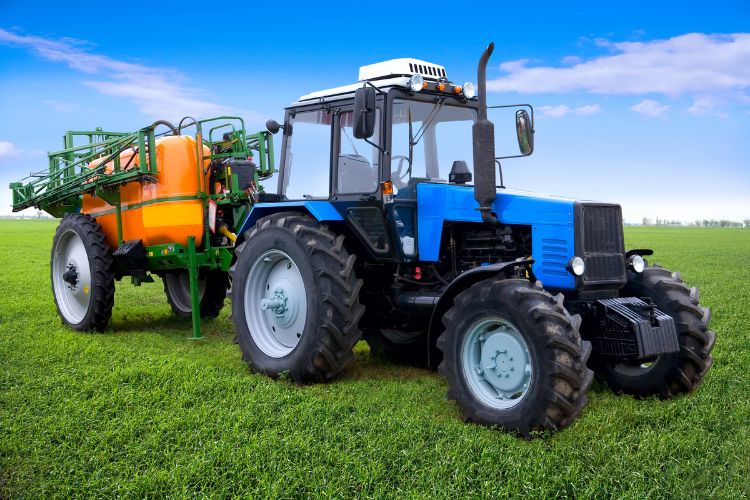 who builds troy bilt lawn tractors