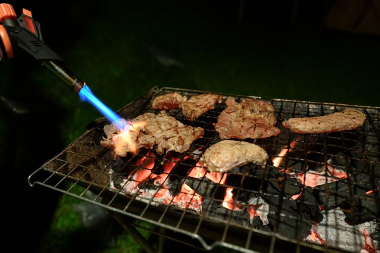 how to get charcoal flavor with a gas grill