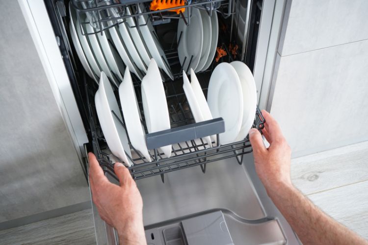 do dishwasher heat the water