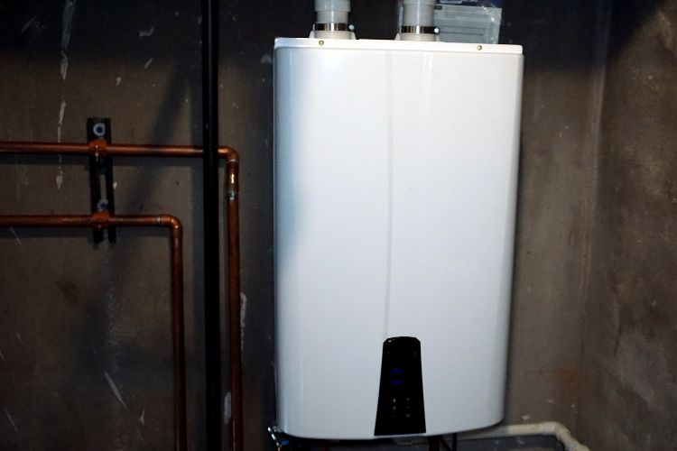 how to keep outdoor tankless water heater from freezing