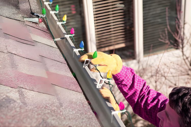 how to hang christmas lights on gutters
