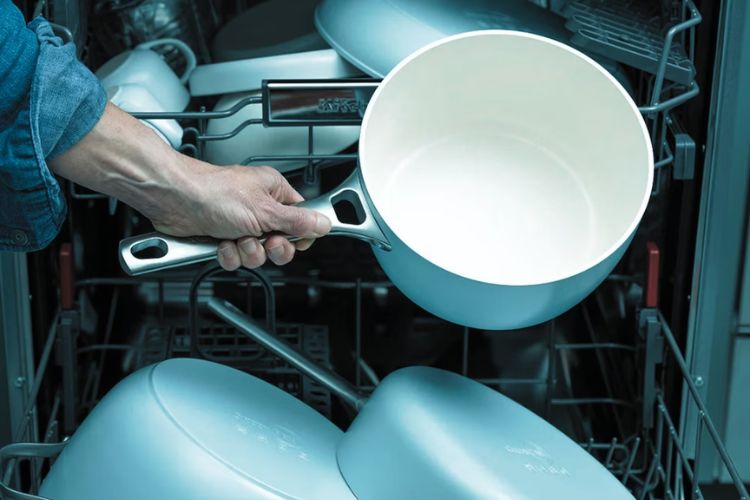 can ceramic cookware go in the dishwasher
